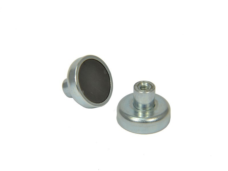 Magnet i hus, diameter 32 mm, med skruehylse M4 - ferritt