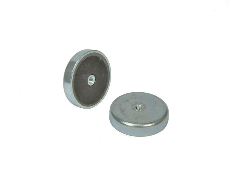 Magneetti, halkaisija 32 mm, sisäkierre M4, korkeus 7 mm, ferriittiä.