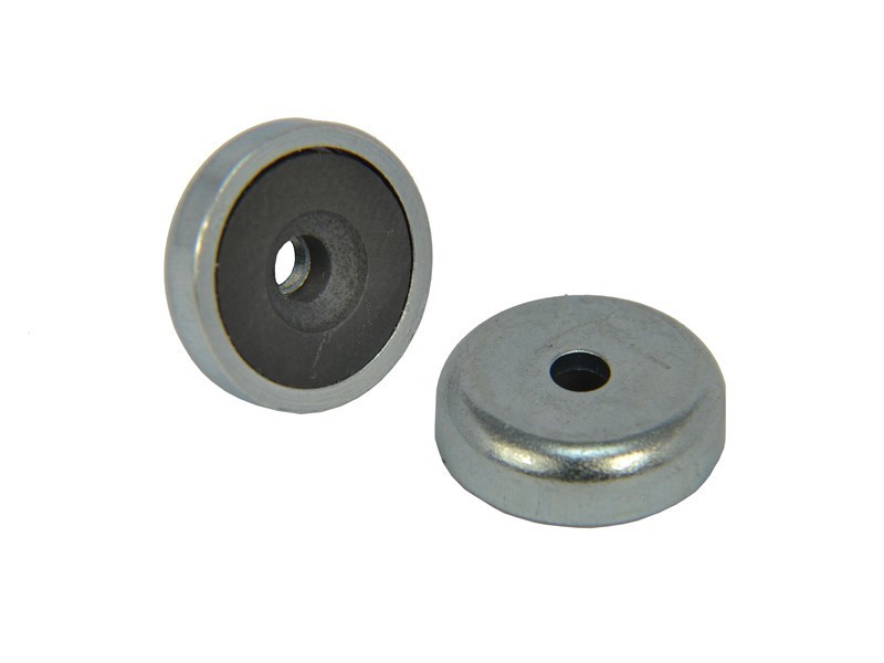 Magnet i hölje, diameter 16 mm, med hål för försänkt skruvhuvud, ferrit