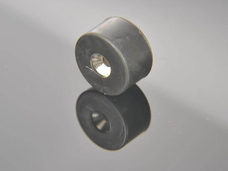 D19,5 x d7,2/3,6 x 11,5 / N42 - magnet de neodim (NdFeB) în cauciuc