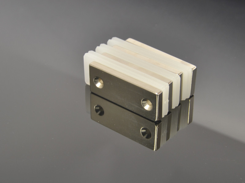 50 X 20 X 5 - D7,2/d3,6 / N38 - Neodyymimagneetti (NdFeB)