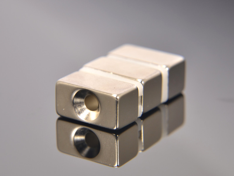 20 X 10 X 10 - D8,8/d4,3 / N38 - Neodym Magnet (NdFeB)
