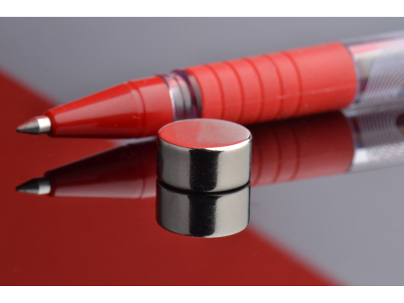 D12 x 6 / N38 - Neodimov magnet (NdFeB)