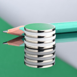 D20 x 2 / N38 - Neodimov magnet (NdFeB)