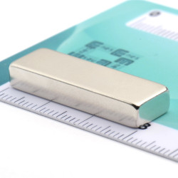30 x 10 x 5 / N42 - Neodimov magnet (NdFeB)