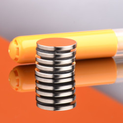 D17 x 2 / N38 - Neodimov magnet (NdFeB)
