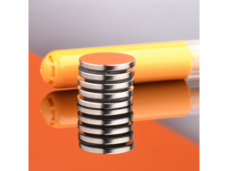 D17 x 2 / N38 - Neodimov magnet (NdFeB)