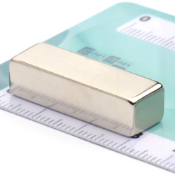 30 x 10 x 8 / N40H - Neodimov magnet (NdFeB)