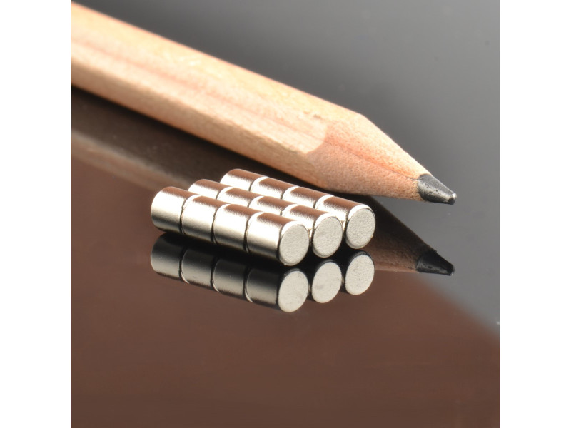 D4 x 4 / N38 - kis hengeres mágnes