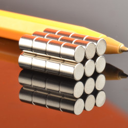 D5 x 5 / N38 - hengeres neodímium mágnes