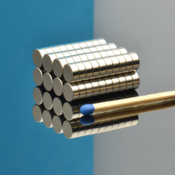 D6 x 2,5 / N38 - Neodimov magnet (NdFeB)