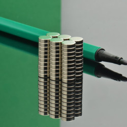 D7 x 2 / N38 - Neodimov magnet (NdFeB)