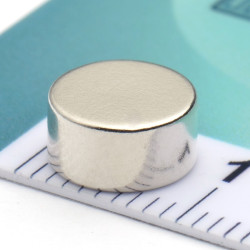 D8 x 4 / N38 - Neodimov magnet (NdFeB)