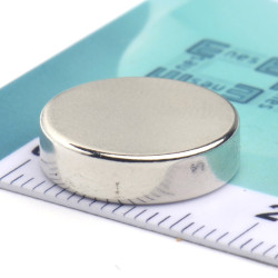 D15 x 4 / N38 - Neodimov magnet (NdFeB)
