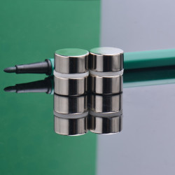 D15 x 8 / N38 - Neodimov magnet (NdFeB)