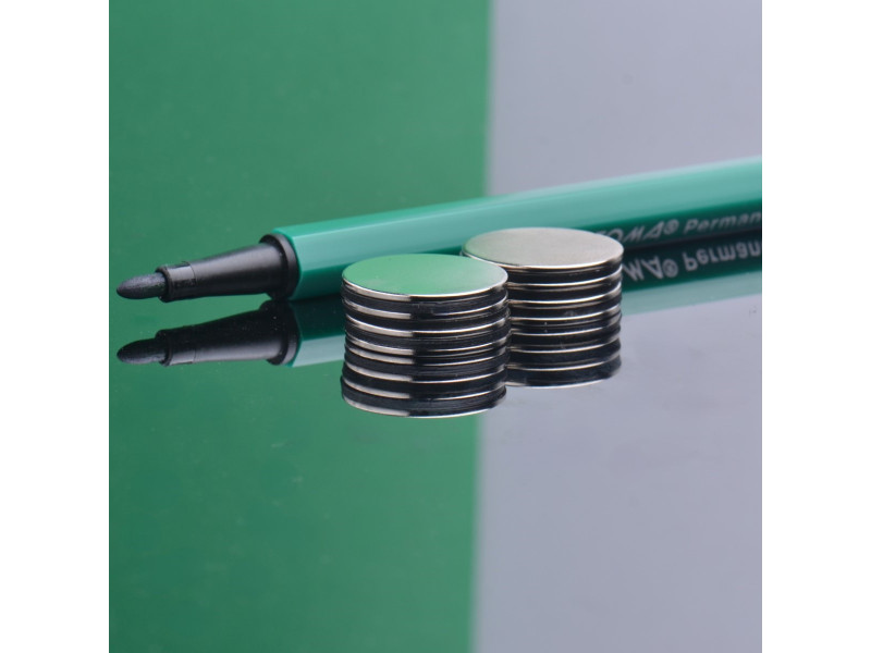 D18 x 1 / N38 - Neodimov magnet (NdFeB)