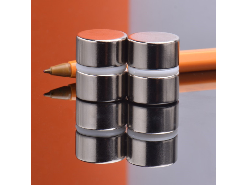 D18 x 10 / N38 - Neodimov magnet (NdFeB)