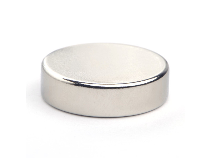 D22 x 6 / N38 - Neodimov magnet (NdFeB)