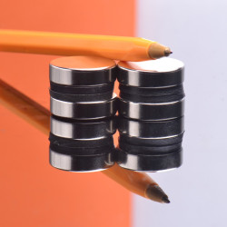 D22 x 6 / N38 - Neodimov magnet (NdFeB)