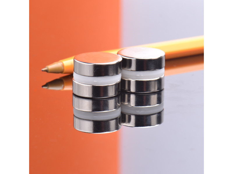 D20 x 6 / N38 - Neodimov magnet (NdFeB)