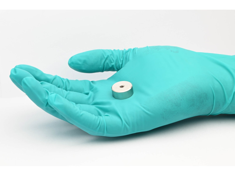 Magnetas, skersmuo 19 mm, vidinis sriegis M4, aukštis 8 mm, neodimio