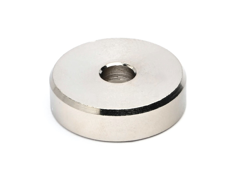 Magnet i hus, diameter 25 mm, med boring for flat skrue, neodymium