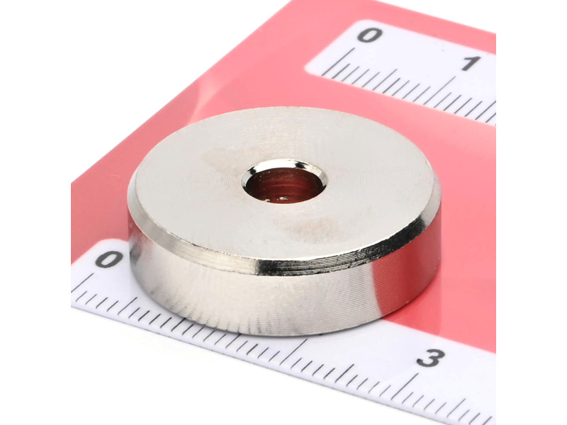 Magnet i hus, diameter 25 mm, med boring for flat skrue, neodymium