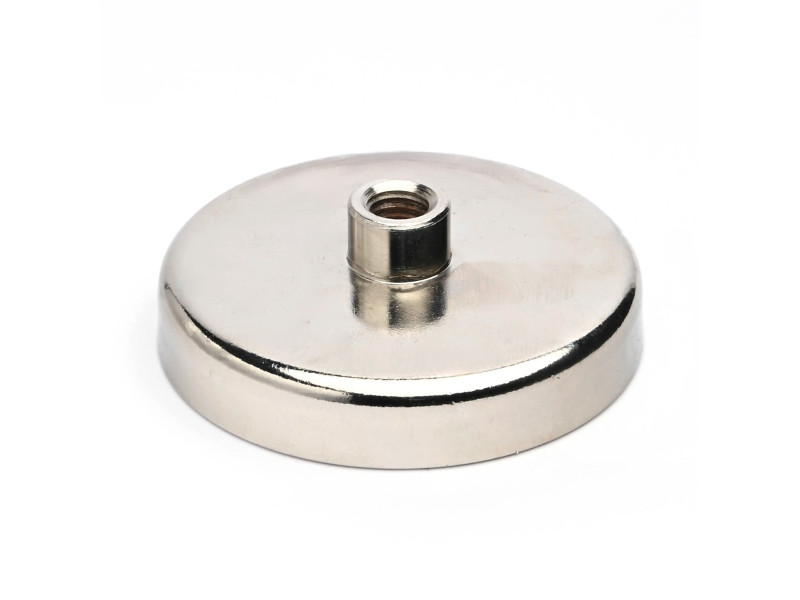 Magnet i hus, diameter 57 mm, med skruestik M8 - ferrit