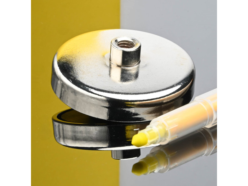 Magnet în carcasă, diametru 57 mm, cu filet M8 - ferită