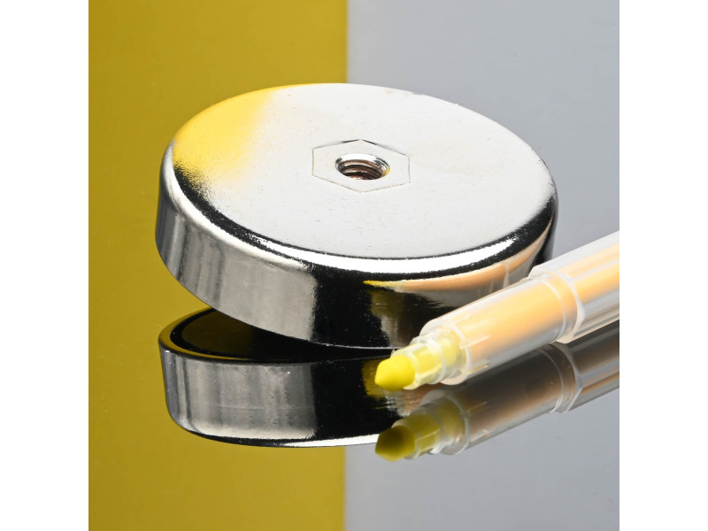 Magnet, premer 63 mm, notranji navoj M8, višina 14 mm, ferit