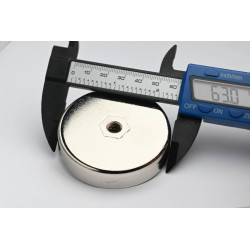 Mıknatıs, çap 63 mm, M8 iç dişli, yükseklik 14 mm, ferrit