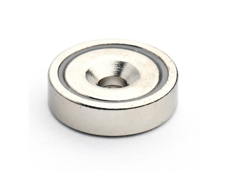 Magnet i hus, diameter 16 mm, med hull for forsenket skruehode, neodymium