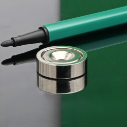 Magnet v ohišju, premer 20 mm, z luknjo za poglobljeno glavo vijaka, neodim