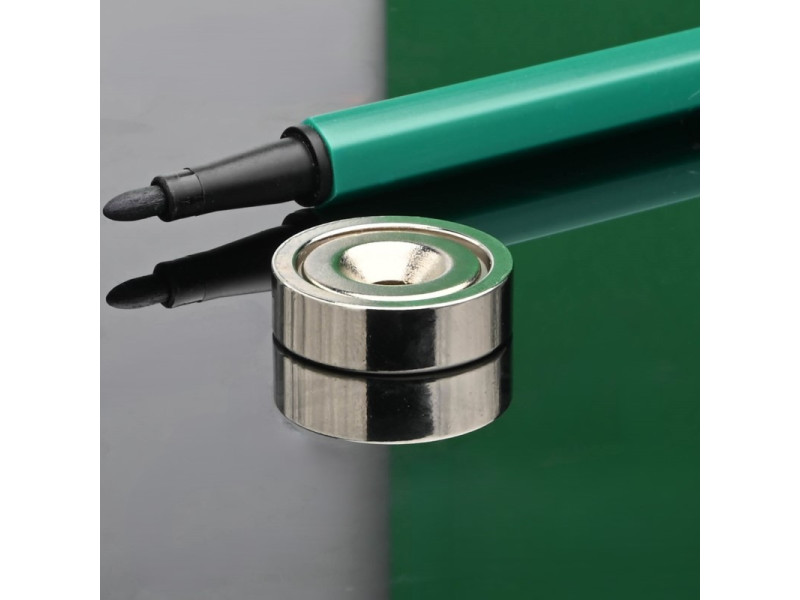 Magnet v ohišju, premer 20 mm, z luknjo za poglobljeno glavo vijaka, neodim