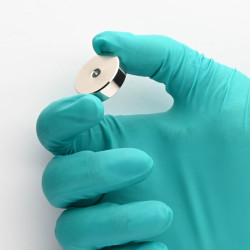 Магніт у корпусі, діаметр 25 мм, з отвором під потайну головку гвинта, неодимовий