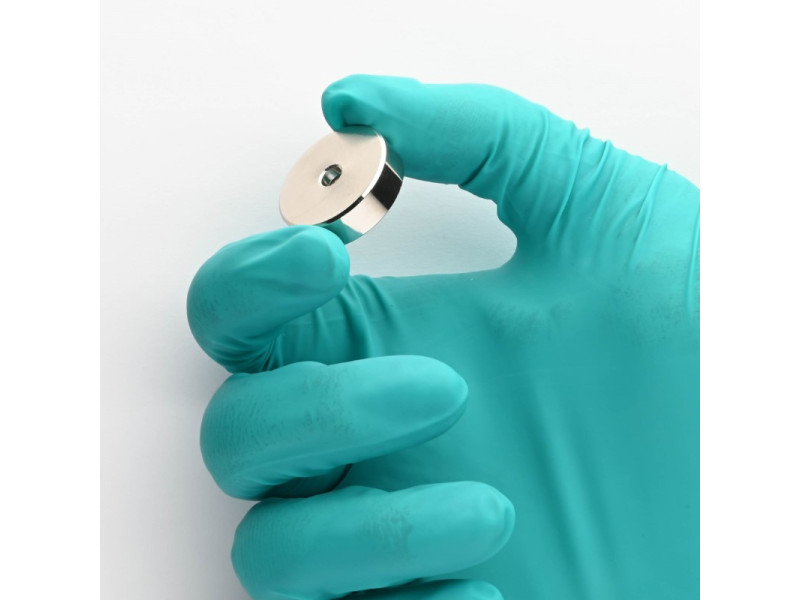 Magnet i hus, diameter 25 mm, med hull for forsenket skruehode, neodymium