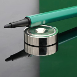 Magnet i hus, diameter 25 mm, med hull for forsenket skruehode, neodymium