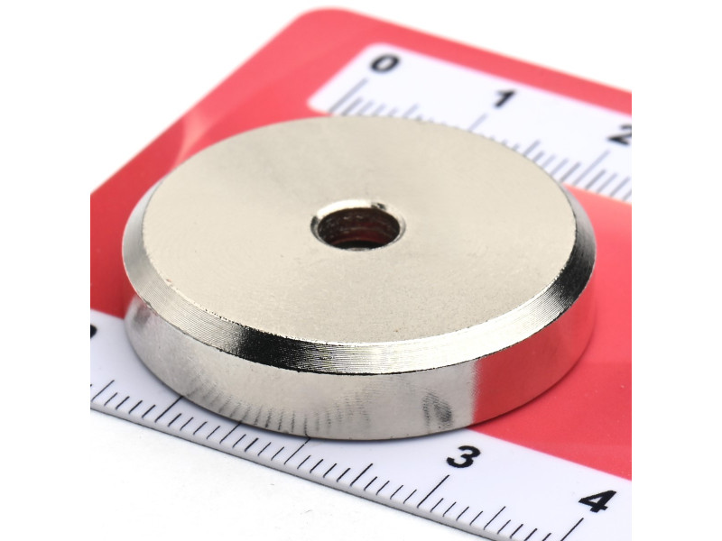 Gövde içinde mıknatıs, çap 32 mm, havşa başlı vida için delikli, neodimyum