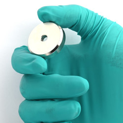 Magnet i hus, diameter 32 mm, med hull for forsenket skruehode, neodymium
