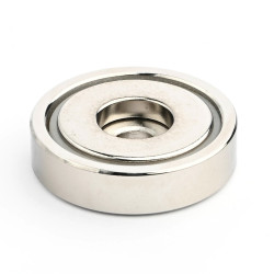 Magneetti kotelossa, halkaisija 32 mm, jossa on poraus litteäpäistä ruuvia varten, neodyymi magneetti