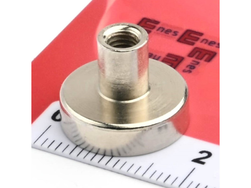 Magnet i hus, diameter 16 mm, med skrueinnfatning M4 - neodym