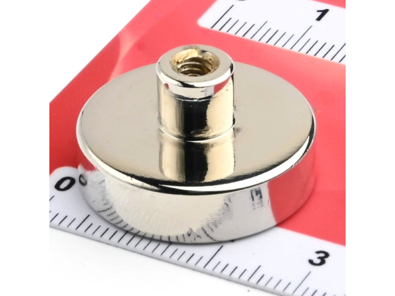 Magnet i hus, diameter 25 mm, med skrueinnfatning M4 - neodym