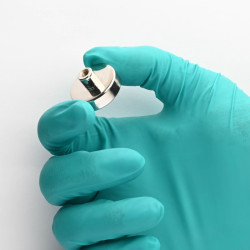 Magnet i hölje, diameter 25 mm, med skruvhylsa M4 - neodymium