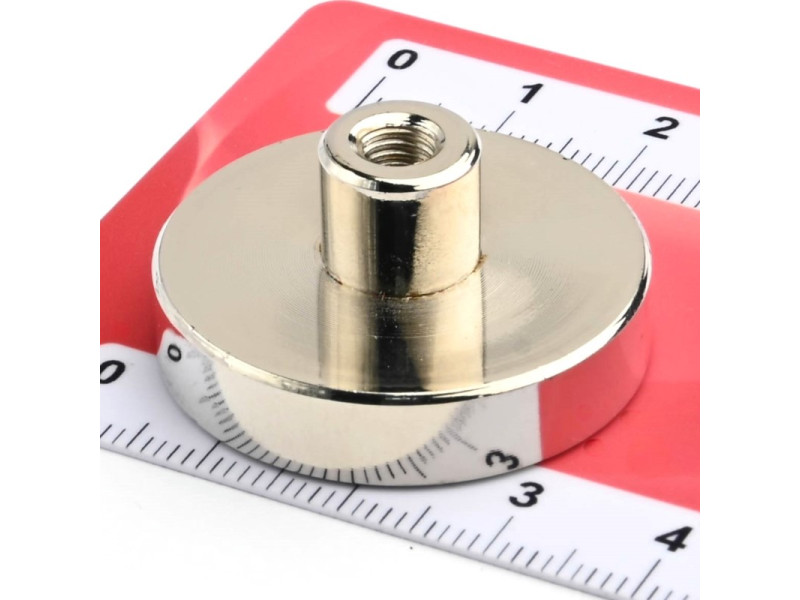 Magnet i hölje, diameter 32 mm, med skruvhylsa M5 - neodymium