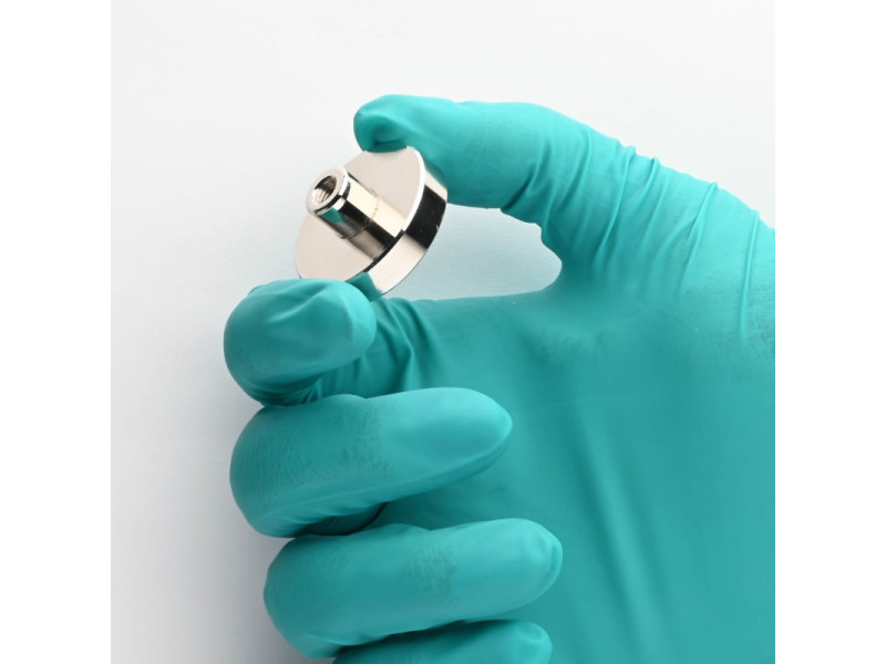 Magnet i hölje, diameter 32 mm, med skruvhylsa M5 - neodymium