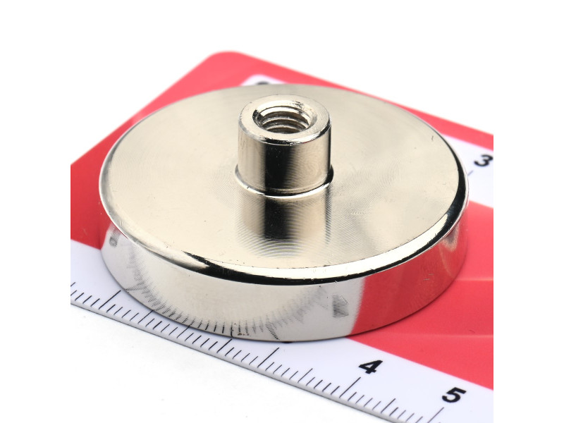 Magnet i hus, diameter 40 mm, med skruehylse M6 - neodymium
