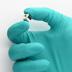 Magnet, diameter 12 mm, M4 invändig gänga, höjd 8 mm, neodymium