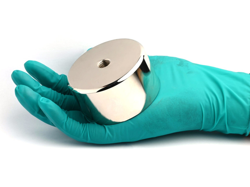 Magnet, diameter 75 mm, M12 innvendig gjenge, høyde 40 mm, neodymium