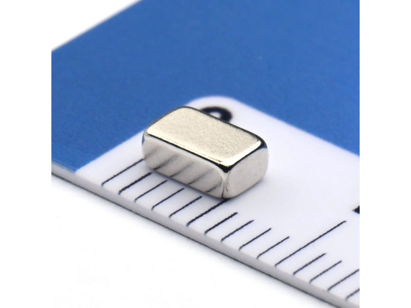 5 X 3 X 2 / N38 - Neodimov magnet (NdFeB)