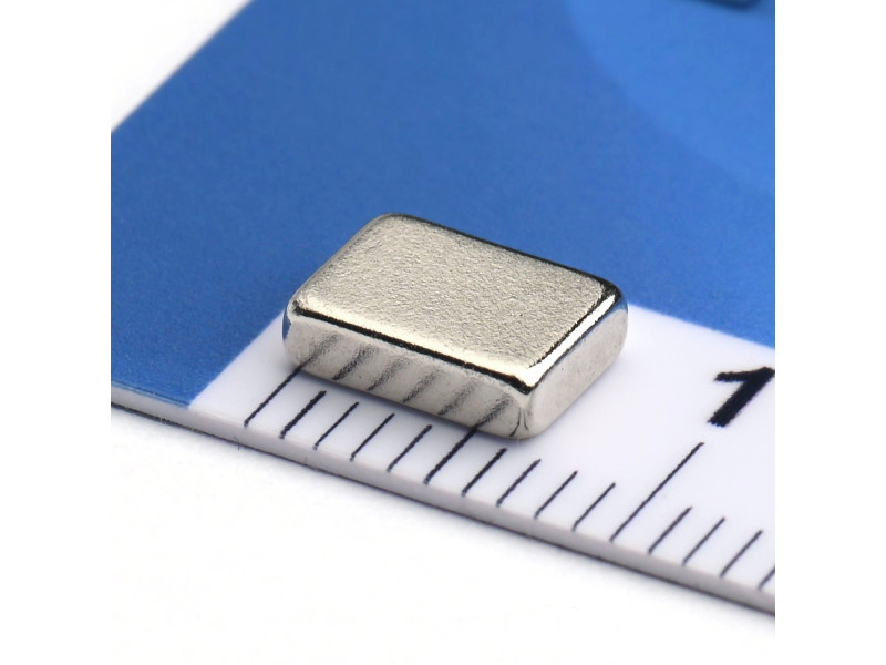 7 x 5 x 2 / N38 - Neodimov magnet (NdFeB)